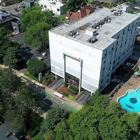 Music Row Retreat With Pool And Free Parking, Walk To Bars!