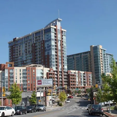 Music Row Retreat With Pool And Free Parking, Walk To Bars! Apartment Nashville