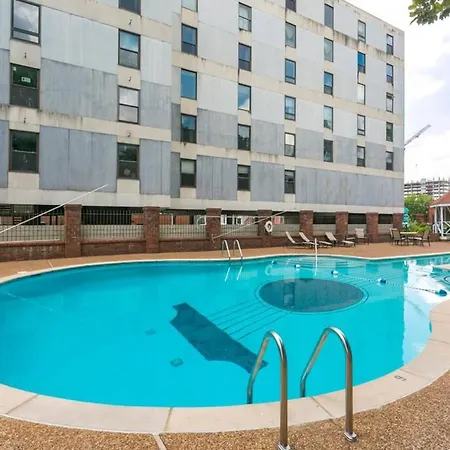 Apartment Music Row Retreat With Pool And Free Parking, Walk To Bars! *