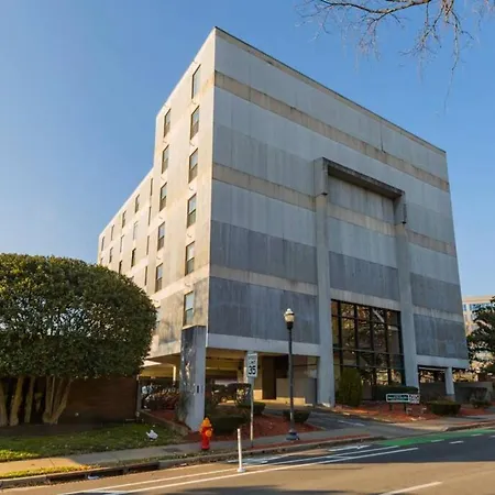 Music Row Retreat With Pool And Free Parking, Walk To Bars! Apartment