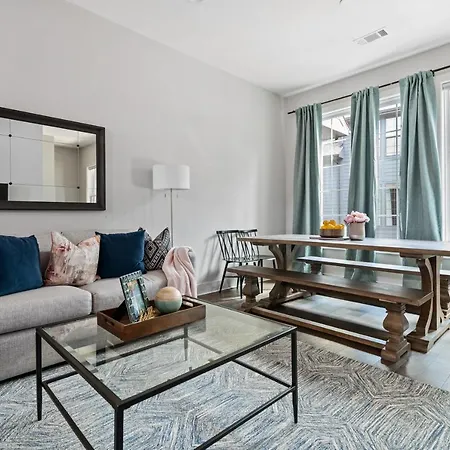 3 Bedroom Townhome In The Heart Of Nashville! Holiday home Nashville
