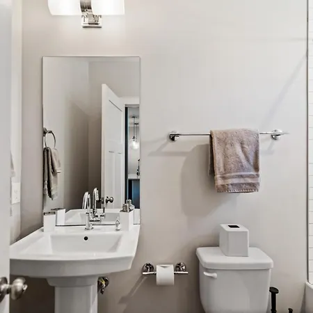 3 Bedroom Townhome In The Heart Of Nashville! Holiday home Nashville