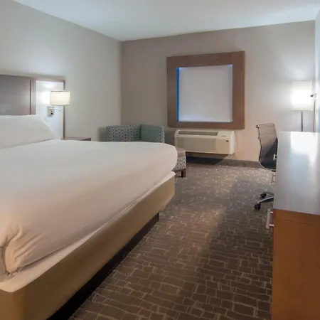Hotel Express & Nashville-i-40 & I-24 3*