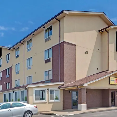 Super 8 By Wyndham Nashville/ Dntn/ Opryland Area