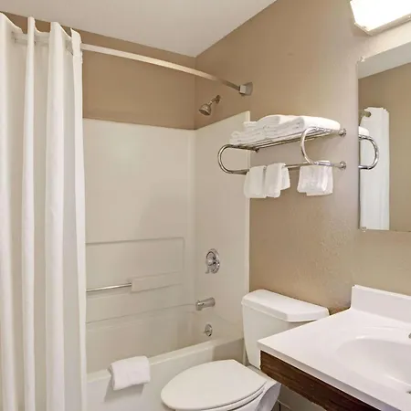 Super 8 By Wyndham Nashville/ Dntn/ Opryland Area Hotel 2*