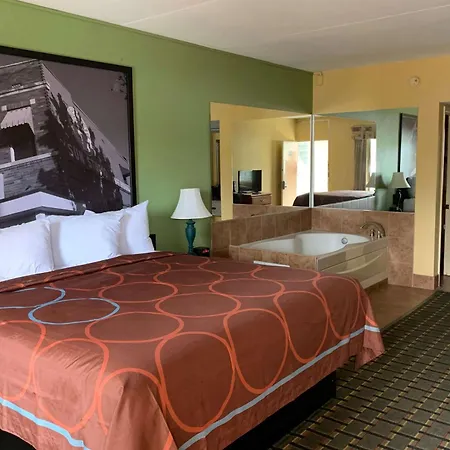 Super 8 By Wyndham Near Downtown / I-40 Hotel