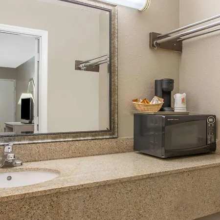 Super 8 By Wyndham Antioch/nashville South East