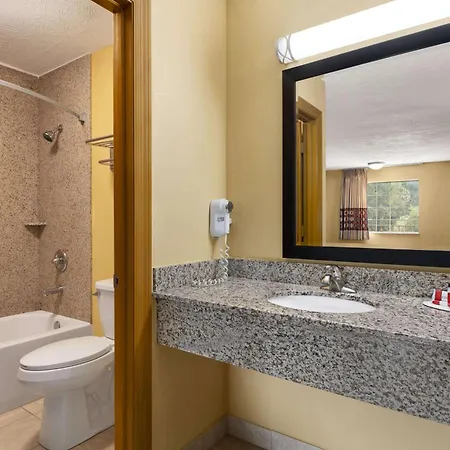 Hotel Super 8 By Wyndham Whites Creek/ Nw Area 2*