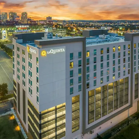 Hotel La Quinta & By Wyndham Downtown Stadium 3*