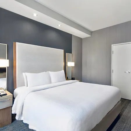 Courtyard By Marriott Hills Hotel 3*