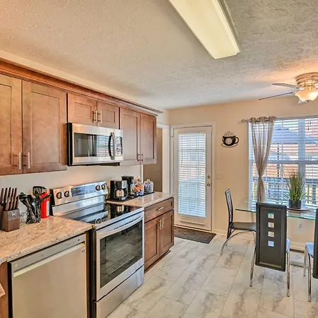 Charming ~ 6 Mi To Downtown! Holiday home Nashville
