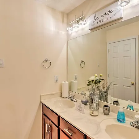 Holiday home Charming ~ 6 Mi To Downtown! *