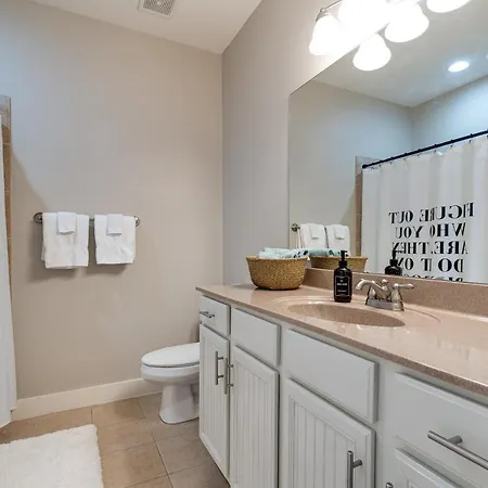 Apartment 2-bedroom Unit With Free Parking & 2 King Beds