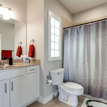 Holiday home Music Row Luxury - Two King Bedrooms - Private Garage & Ensuite Baths *