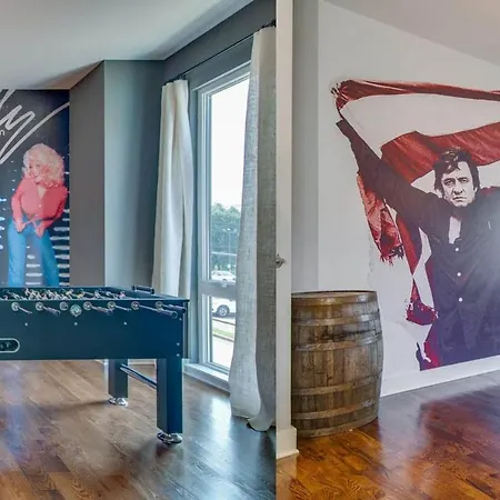 Twin Homes With Airy Rooftops & Photo Ops Holiday home Nashville