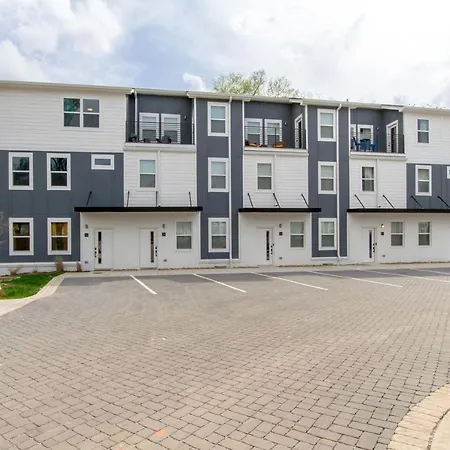 Luxe Gated E Nash - Buy 3 Nights Get 1 Free Apartment
