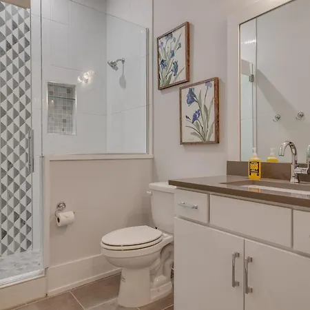 Single Story High End In Elevator Building Holiday home