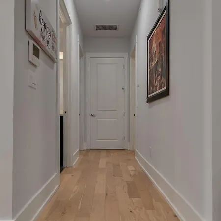 Single Story High End In Elevator Building Holiday home *