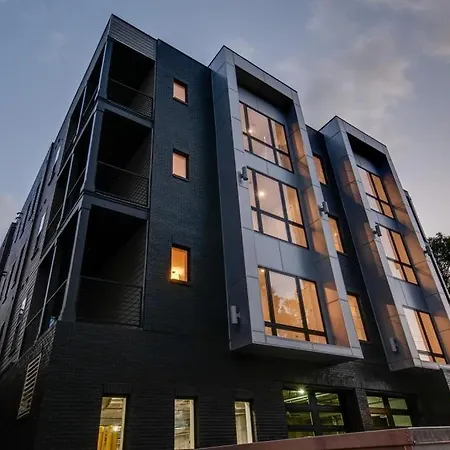 Single Story High End In Elevator Building Nashville