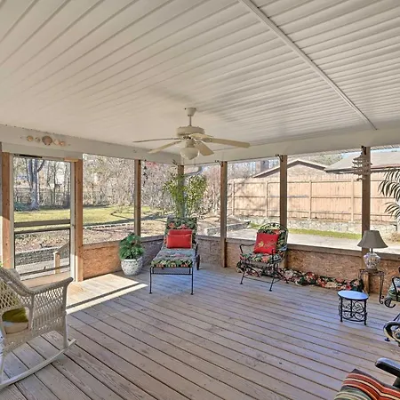 Holiday home Roomy Getaway On Percy Priest Lake!