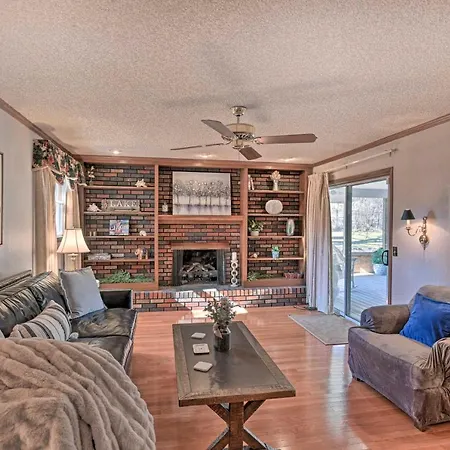 Holiday home Roomy Getaway On Percy Priest Lake!
