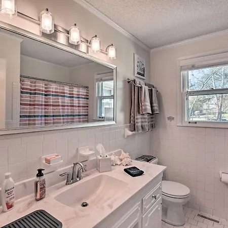 Roomy Getaway On Percy Priest Lake! *