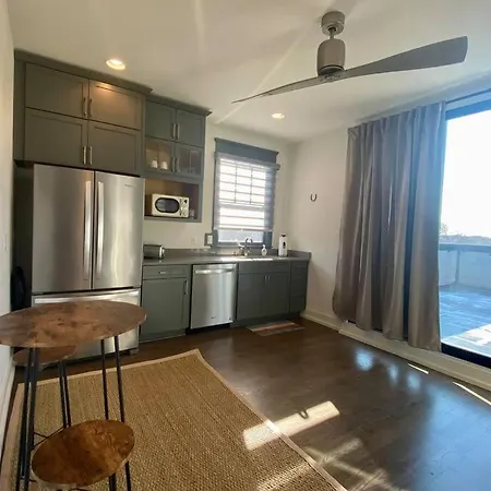 Brand New. Bad To The Bone, Sexy East 3 Story House! Holiday home Nashville