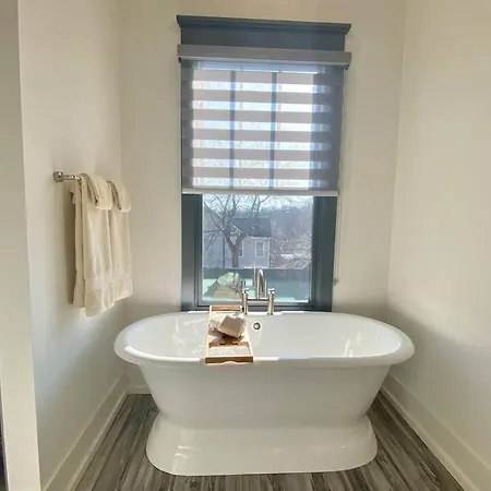Holiday home Brand New. Bad To The Bone, Sexy East 3 Story House! Nashville