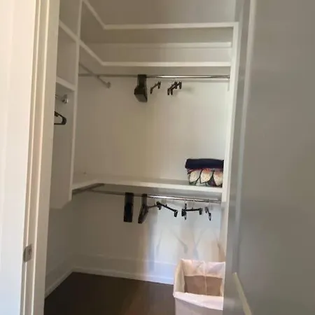 Brand New. Bad To The Bone, Sexy East 3 Story House! Holiday home Nashville