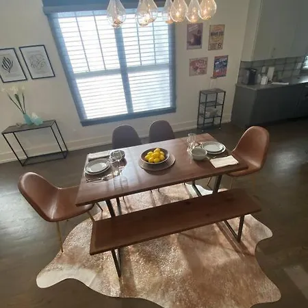 Brand New. Bad To The Bone, Sexy East 3 Story House! Holiday home Nashville