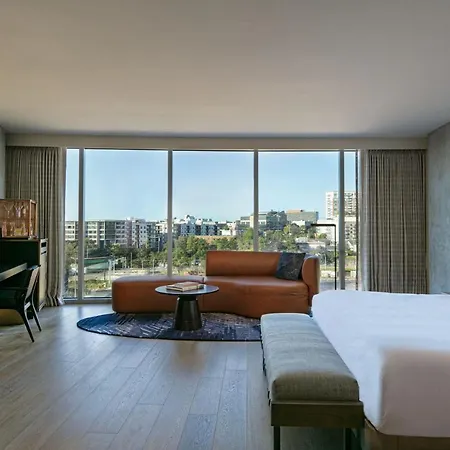 W Hotel 5*