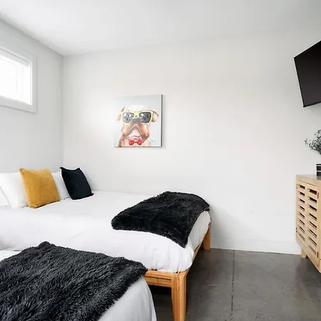 Holiday home Two Rooftops Spacious Luxury With Private Parking In East Nash Nashville
