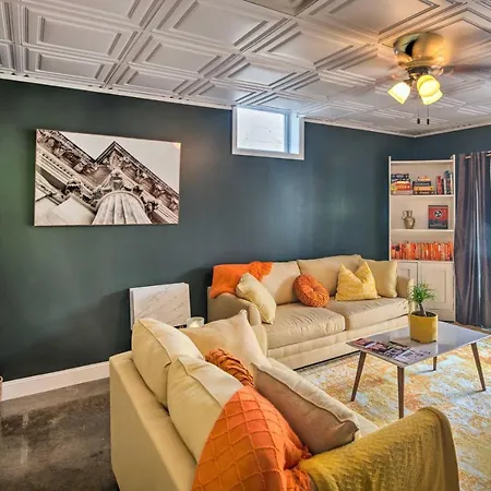 Cozy Gem Walk To Centennial Park! Holiday home