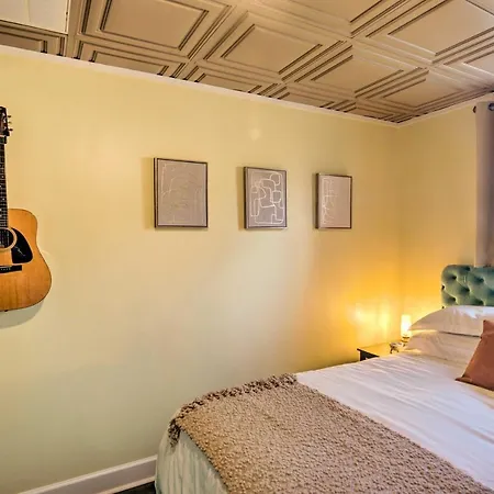 Cozy Gem Walk To Centennial Park! Holiday home