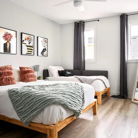 Two Rooftops Spacious Luxury With Private Parking In East Nash Holiday home Nashville