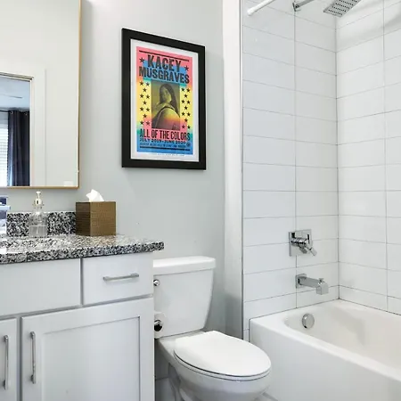 Holiday home Two Rooftops Spacious Luxury With Private Parking In East Nash