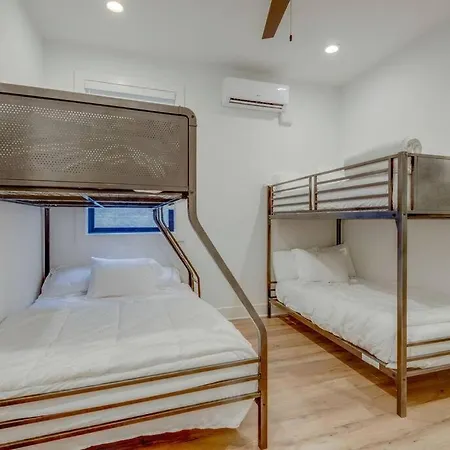 Luxury Downtown Nash/roofdeck/11 Beds Holiday home
