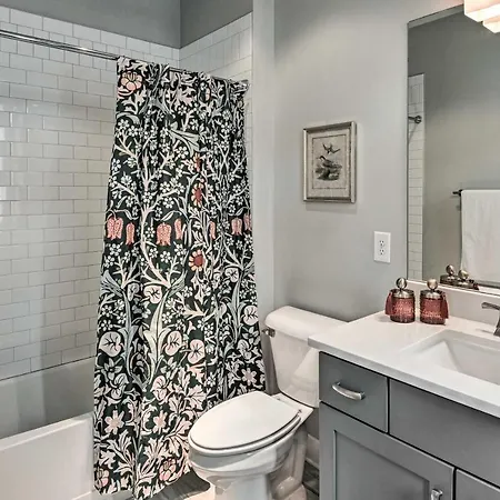 Holiday home Tasteful Townhome Less Than 2 Miles To Music Row