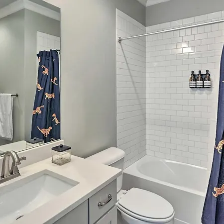 Holiday home Tasteful Townhome Less Than 2 Miles To Music Row