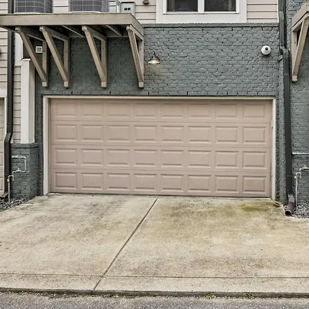 Holiday home Tasteful Townhome Less Than 2 Miles To Music Row