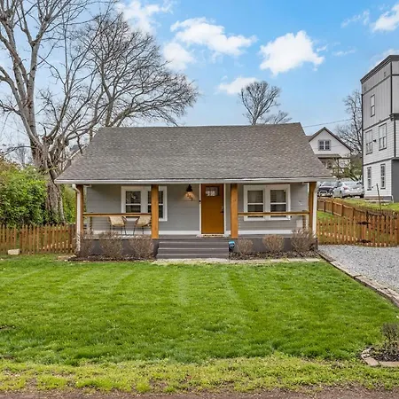 Space Cowboy And Firepit Huge Yard Close2downtown Holiday home Nashville