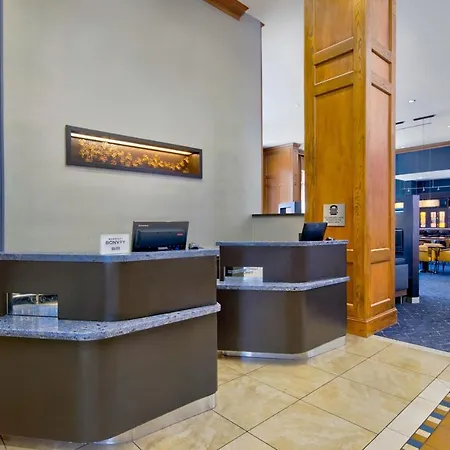 Courtyard By Marriott Hills 3*