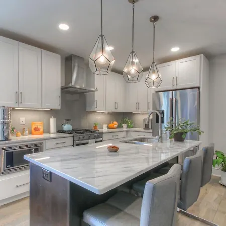 Luxury 3 Level East-nash W/ Rooftop Terrace
