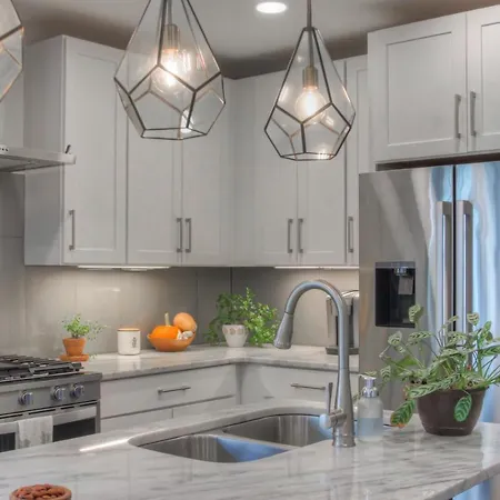 Luxury 3 Level East-nash W/ Rooftop Terrace *