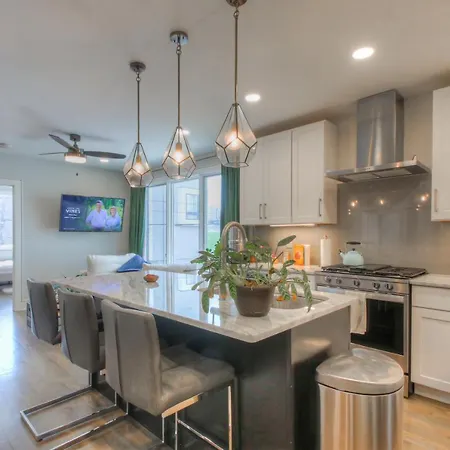 Luxury 3 Level East-nash W/ Rooftop Terrace *
