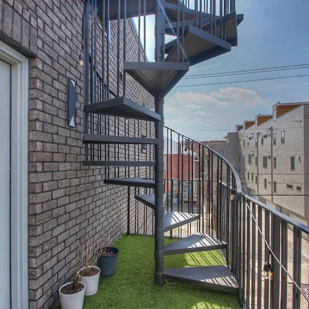 Luxury 3 Level East-nash W/ Rooftop Terrace Apartment *