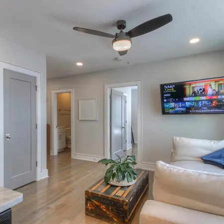 Luxury 3 Level East-nash W/ Rooftop Terrace Apartment *