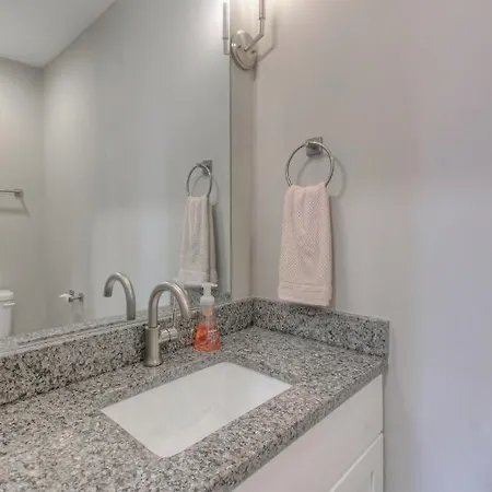 Apartment Luxury 3 Level East-nash W/ Rooftop Terrace