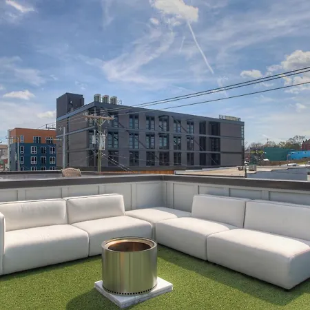 Luxury 3 Level East-nash W/ Rooftop Terrace