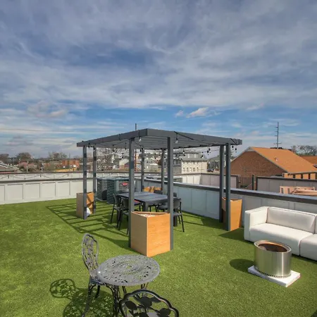 Luxury 3 Level East-nash W/ Rooftop Terrace